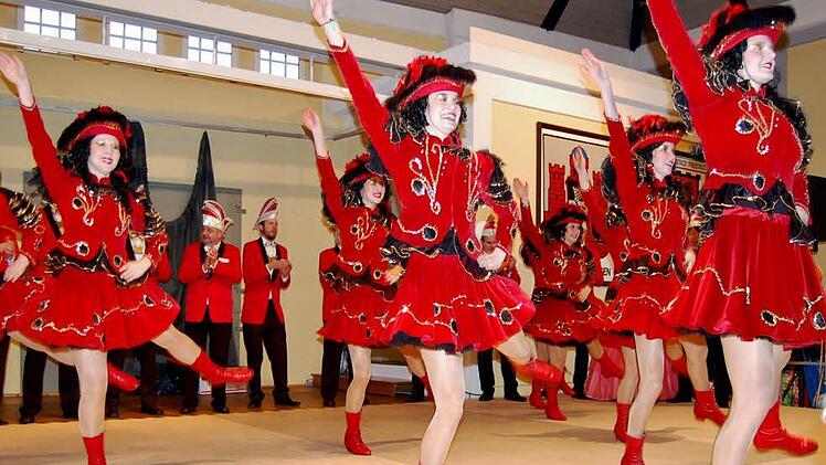 Faschingstreiben im Tattersall.  Foto: Sigismund von Dobschütz