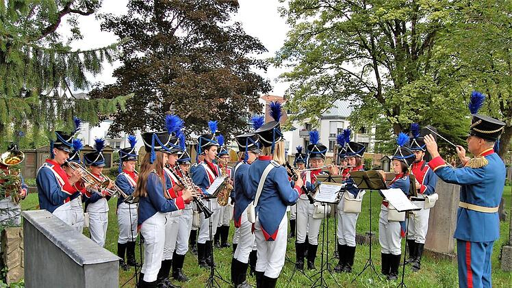Musiker des Jugendmusikkorps spielten unter Leitung von Stadtmusikdirektor Bernd Hammer. Foto: Sigismund von Dobschütz