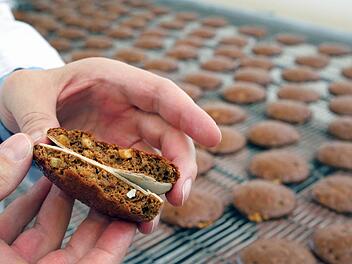 Lebkuchen gelten als beliebte Leckerei in der Weihnachtszeit. Symbolfoto: Daniel Karmann/dpa