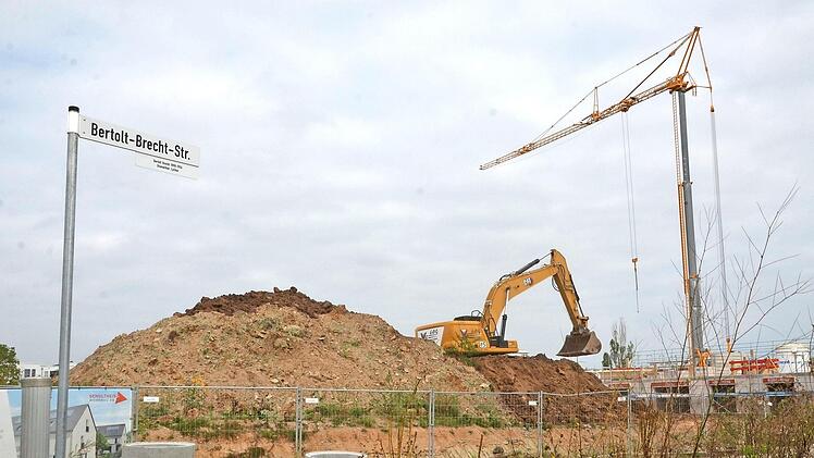 Auch im dritten Bauabschnitt auf der Herzo Base wird eifrig gebaut.  Foto: Bernhard Panzer
