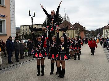 Faschingsumz&uuml;ge in Franken 2023: Narren ziehen freudig durch die Stra&szlig;en - die sch&ouml;nsten Bilder
