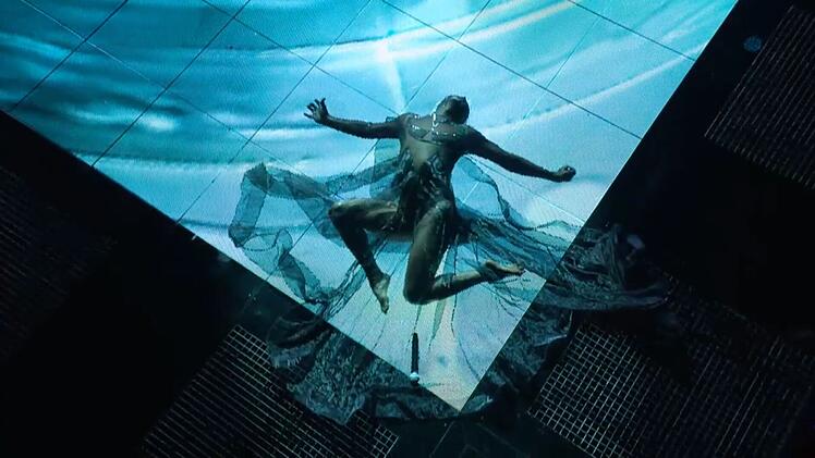 Eindrucksvolle Performance: Oxa mit Madonnas "Frozen".