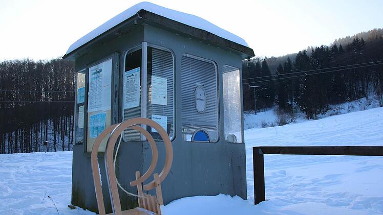 Das Kassenhäuschen steht verlassen an der Talstation. Foto: Ralf Ruppert