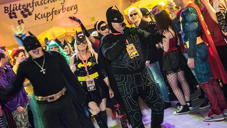 Nacht der Superhelden - Einzug der Offiziellen vor einem Jahr. Foto: Alexander Muck