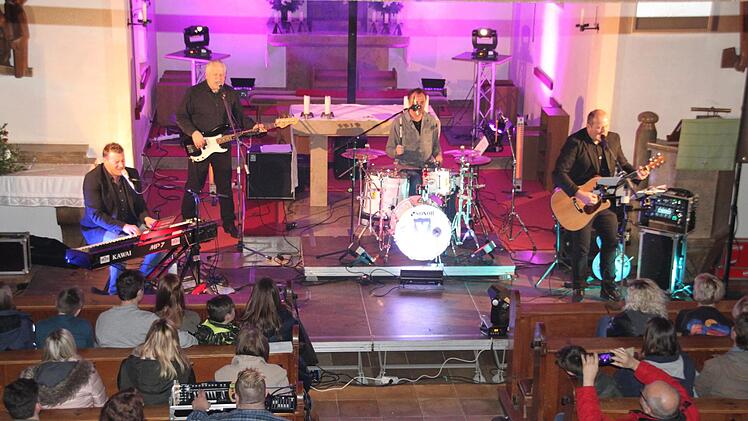 Die Gruppe "Elixier" mit (von links) Holger Höhn, Walter Schönheiter, Stefan Luschner und Frank Hofmann begeisterte in der katholischen Kirche St. Antonius in Mainleus über 200 Besucher. Foto: Stephan Stöckel.