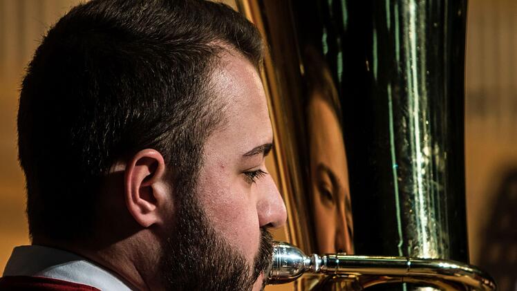 Mitreißender Auftritt: Beim Weihnachtskonzert beeindruckten das Jugendorchester und der Musikverein Stadt Rödental in der fast ausverkauften Franz-Goebel-Halle.Foto: Jochen Berger