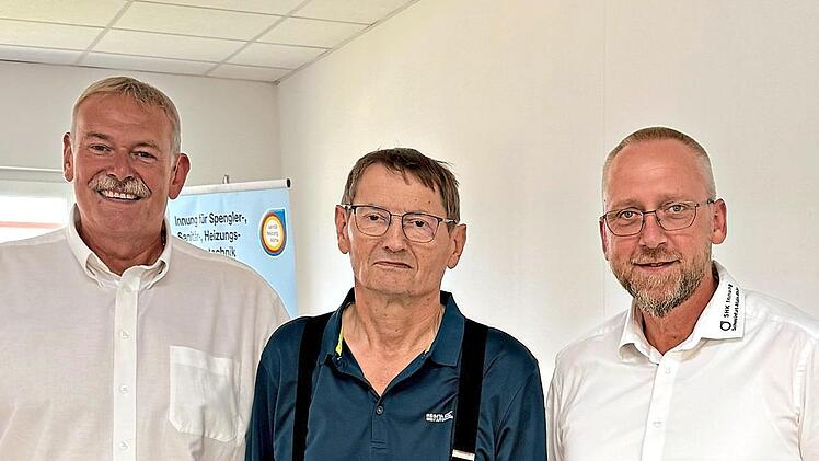 Obermeister Schuchbauer, Ehrenmitglied Josef Gessner und Gesch&auml;ftsstellenleiter Stefan K&ouml;ppe.