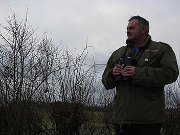Gerd Glätzer ist als Naturschutzwächter unterwegs. Der Hochstadter ist einer von neun Kollegen im Landkreis Lichtenfels. Foto: Ramona Popp