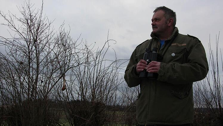 Gerd Glätzer ist als Naturschutzwächter unterwegs. Der Hochstadter ist einer von neun Kollegen im Landkreis Lichtenfels. Foto: Ramona Popp