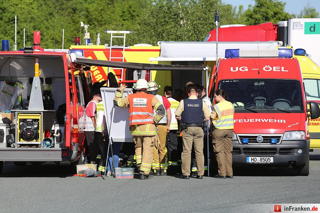 Explosionsgefahr im Kreis Hof: Aufgeheizter Gefahrguttransporter droht zu explodieren