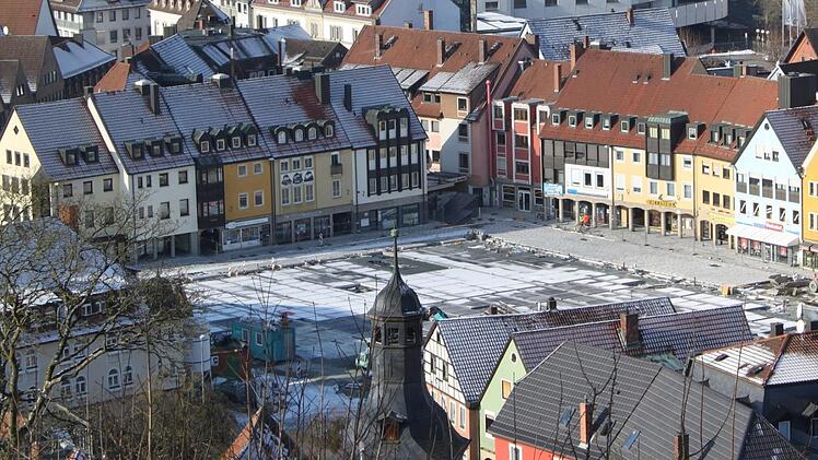 Sieht doch schon sehr gut aus: der neue Bierfestplatz.  Laut Projektsteuerer Andreas Höhne wird die Baustelle  pünktlich fertig. Als Termin nannte er den  1. Juni. Foto: Stephan Tiroch