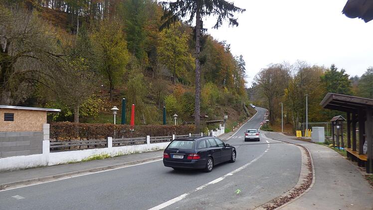 Geblitzt wird gegenüber dem Hotel Behringers in Richtung Behringersmühler Berg ebenso wie in der Gegenrichtung hin zur B 470. Foto: T. Weichert