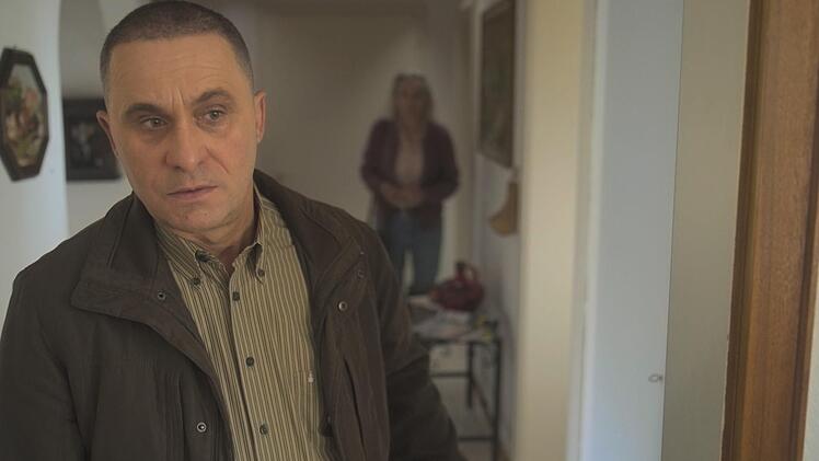 Vlado macht sich Sorgen um seinen Bruder, der unentschuldigt bei der Arbeit gefehlt hat. In dessen Wohnung macht er eine schreckliche Entdeckung.