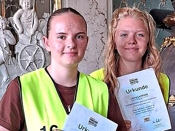 Hannah Feuerlein (links) und Lena Leithold aus H&ouml;chstadt.Verkehrswacht
