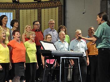 Dynamisch und mitreißend der "Chor InTakt".  Foto: Peter Klopf
