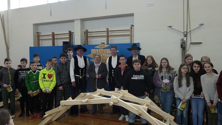 Am Ende der Veranstaltung ist die Brücke nach da Vinci fertig, Foto: Michael Kübert