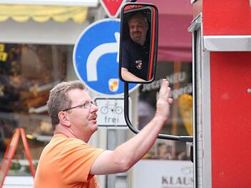 Ralf Dressel (links, hier im Gespräch mit dem Haßfurter Feuerwehrkommandanten Matthias Volpert) ist der neue Vorsitzende des Kreis-Feuerwehrverbands. Foto: Lösch/Archiv