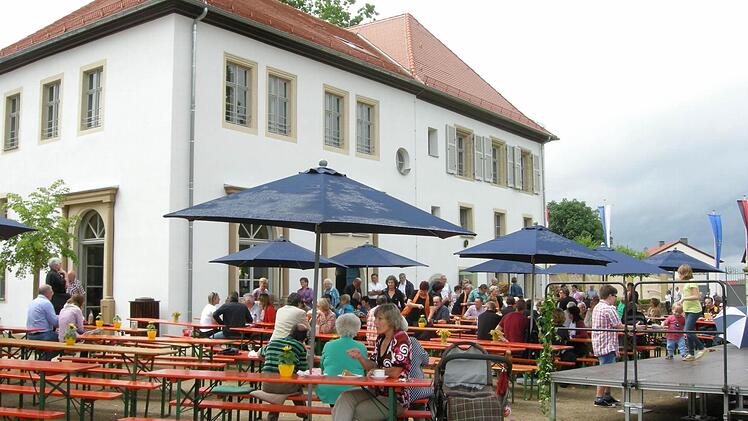 Das Sassanfahrter Schloss ist nach Jahrzehnten der Agonie wieder ein stolzes Gebäude. Foto: Annette Schäfer