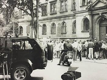 Das Archivbild veranschaulicht das enorme öffentliche Interesse, das der Bamberger Prozess um den Tod von Tobias Hofmann im Mai 1994 fand. Foto: Rudolf Mader