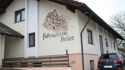 Die Fahrschule Beier, die über 30 Jahre Berufserfahrung hat, bietet auch Blockunterricht an - den nächsten in den Osterferien.