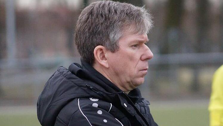 Ulli Baumann hat den 1. FC Schweinfurt 05 zum Spitzenreiter der Landesliga Nordwest geformt. Am Samstag um 16 Uhr empfängt der U23-Coach mit seinem Team die SpVgg Jahn Forchheim.  Foto: Guido Chuleck