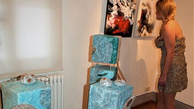 "Unverfroren" lautet der Titel der Winterausstellung des Kunstvereins Kulmbach, die bis zum 27. Januar 2019 im Historischen Badhaus und in der Oberen Stadtgalerie zu sehen ist.   Fotos: Werner Rei&szlig;aus