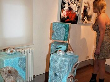 "Unverfroren" lautet der Titel der Winterausstellung des Kunstvereins Kulmbach, die bis zum 27. Januar 2019 im Historischen Badhaus und in der Oberen Stadtgalerie zu sehen ist.   Fotos: Werner Reißaus