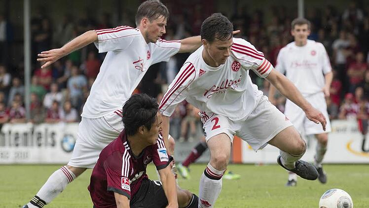 Daniel Schardt (rechts) war schon 2013 gegen den 1. FC Nürnberg dabei. Hier behielt der damals beste Lichtenfelser gegen Mu Kanazaki die Oberhand.  Foto: Archiv/Uwe Gick