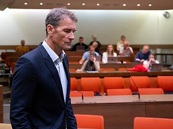 Auftakt im Prozess gegen Jens Lehmann wegen des Kettensägen-Skandals Auftakt im Prozess gegen Jens Lehmann wegen des Kettensägen-Skandals