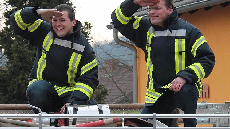 Jugendsprecher Raphael Langer (links) und Kommandant Christian Horn halten nach neuen Feuerwehrleuten Ausschau. Foto: Benedikt Borst