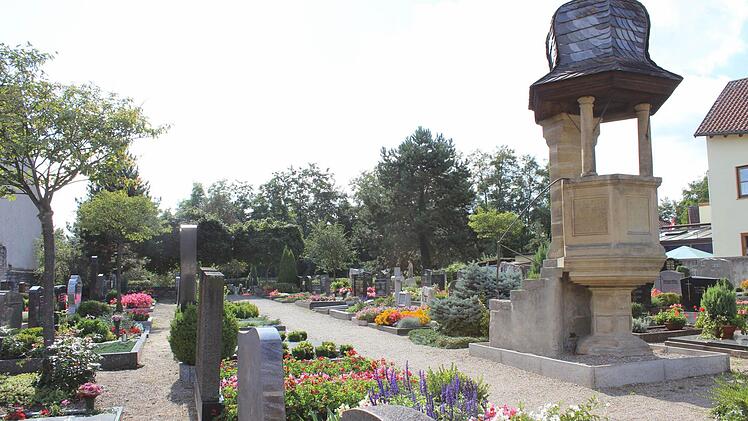 Der Sickershäuser Friedhof mit seiner Kanzel aus dem Jahr 1690 ist eines von 245 Baudenkmälern im Landkreis Kitzingen.