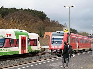 Bahn- und Busverkehr im Landkreis Bad Kissingen sollen in den Verkehrsverbund Mainfranken integriert werden. Bis es soweit ist, werden aber noch mindestens zwei Jahre vergehen. Foto: Heike Beudert