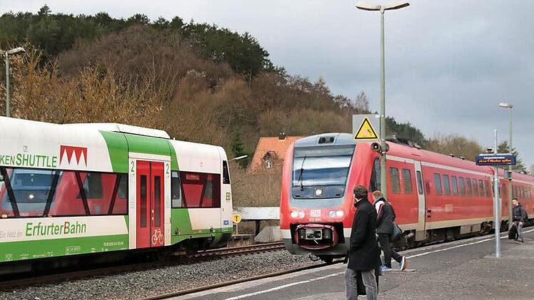 Bahn- und Busverkehr im Landkreis Bad Kissingen sollen in den Verkehrsverbund Mainfranken integriert werden. Bis es soweit ist, werden aber noch mindestens zwei Jahre vergehen. Foto: Heike Beudert