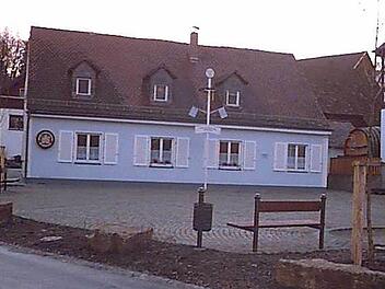 Die Dachrinne des Brauerei- und B&uuml;ttnermuseums in Wei&szlig;enbrunn hat ein Lkw-Fahrer beim Rangieren besch&auml;digt. Foto: Archiv