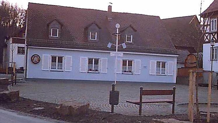 Die Dachrinne des Brauerei- und B&uuml;ttnermuseums in Wei&szlig;enbrunn hat ein Lkw-Fahrer beim Rangieren besch&auml;digt. Foto: Archiv