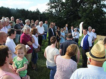 Kleine Völkerwanderung: Das Interesse an der Informationsverantaltung der Stadt über das geplante Neubaugebiet in Höferänger war riesengroß.  Foto: Stephan Tiroch