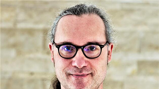 Autor Armin Rittel (49) mit seinem Debütroman.