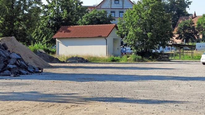 Das Geländes des Festplatzes nördlich des Rathauses ist neu in den Bebauungsplan aufgenommen worden.  Foto: Dagmar Niemann