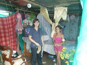 Während ihrer Tätigkeit für "Camino de La Esperanza" kam Silke Ledermann auch in die bescheidene Unterkunft dieser jungen Kolumbianerin. Die Frau muss ihre Kinder alleine erziehen. Ihr Mann sitzt im Gefängnis.  Foto: privat