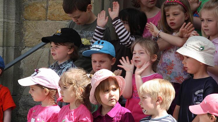 Stimmgewaltiger Kinderchor.