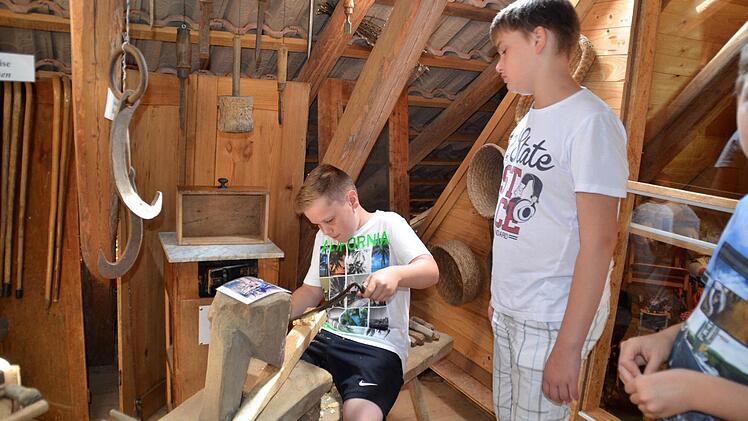 Viel zu sehen gab es beim Besuch der Museumsscheune. Foto: Kathrin Kupka-Hahn