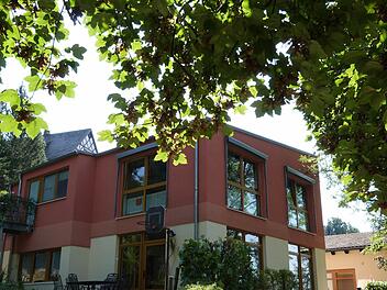 Mit der Aufstockung der Wirsberger Kindertagesstätte wird ein weiterer Krippenraum geschaffen. Mit den Arbeiten soll im Frühjahr nächsten Jahres begonnen werden.  Foto: Werner Reißaus