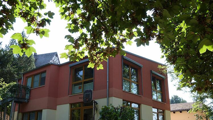 Mit der Aufstockung der Wirsberger Kindertagesstätte wird ein weiterer Krippenraum geschaffen. Mit den Arbeiten soll im Frühjahr nächsten Jahres begonnen werden.  Foto: Werner Reißaus