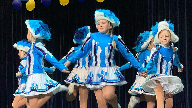 Die Mini-Dancer zeigten ihr K&ouml;nnen und begeisterten mit einem tollen Showprogramm. Foto: Sonny Adam