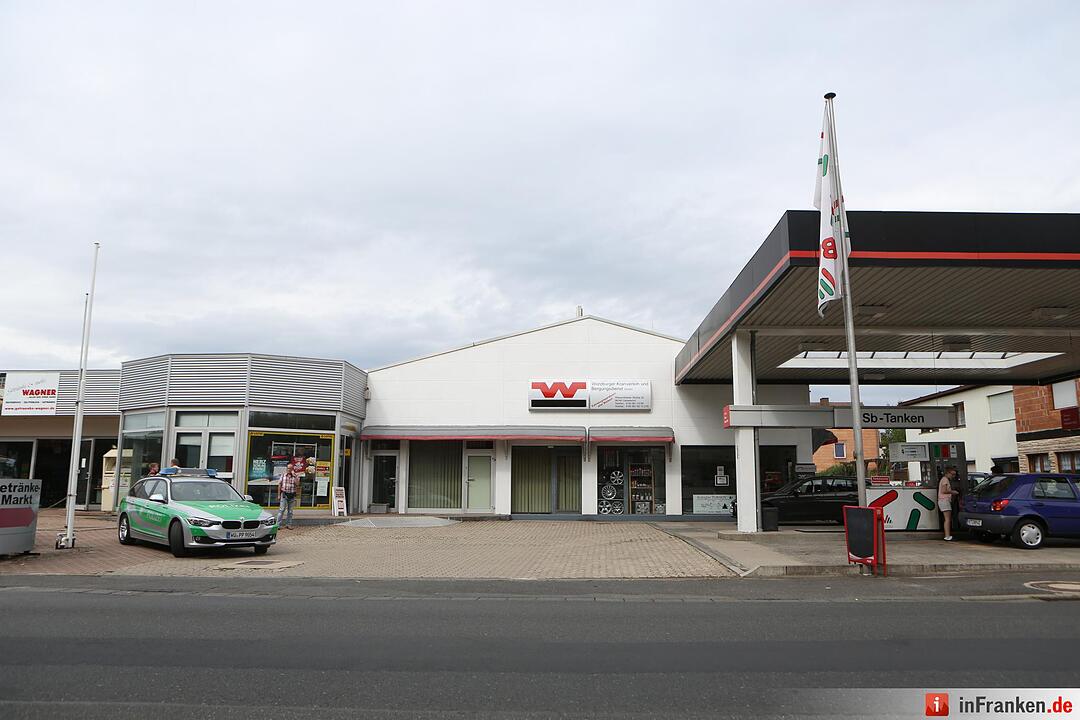 Bewaffneter Raubueberfall auf Geiselwinder Tankstelle - Polizei findet Bargeld