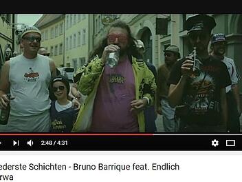 Bruno Barrique (Mitte) und die "Endlich Kerwa Band" fühlen mit den Sandkerwa-Fans in Bamberg. Screenshot: Youtube