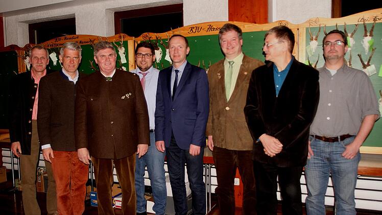 Diese Gäste und Referenten informierten zu verschiedenen Themen der Hegeschau der BJV-Kreisgruppe Haßfurt (von links): Forstberater Hans Stark, Zweiter Jäger-Kreisvorsitzender MdL Steffen Vogel, Vorsitzender Rudolf Meyer, Ebelsbachs Dritter Bürgermeister Matthias Hoch, stellvertretender Landrat Michael Ziegler, BBV-Kreisobmann Klaus Merkel, Dr. Werner Hornung und Martin Schrauder von der Unteren Jagdbehörde.