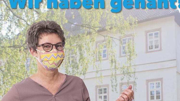 Andrea Knauer: "Aus meinem näheren Umfeld habe ich schon viele positive Reaktionen auf die Plakat-Aktion erhalten. Im Frühjahr hatte ich rund 80 Masken genäht. Zunächst hatte ich Erzieherinnen im Kindergarten und das Lehrerkollegium in einer Grundschule mit selbst genähten Masken versorgt. Pro Maske braucht man beim Nähen ungefähr 20 Minuten bis zu einer halben Stunde. Am Ende ging es dank der Übung etwas schneller."