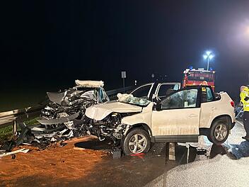 Mehrere Schwerverletzte bei Frontalzusammenstoß auf Staatsstraße