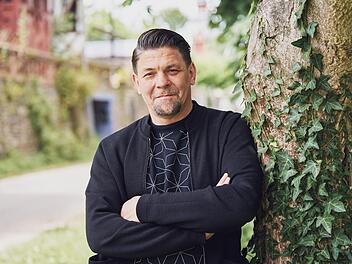 &Uuml;blicherweise kennen viele TV-Fans Tim M&auml;lzer vor allem als Fernsehkoch. Doch er setzt sich gern auch f&uuml;r Sozialprojekte ein.